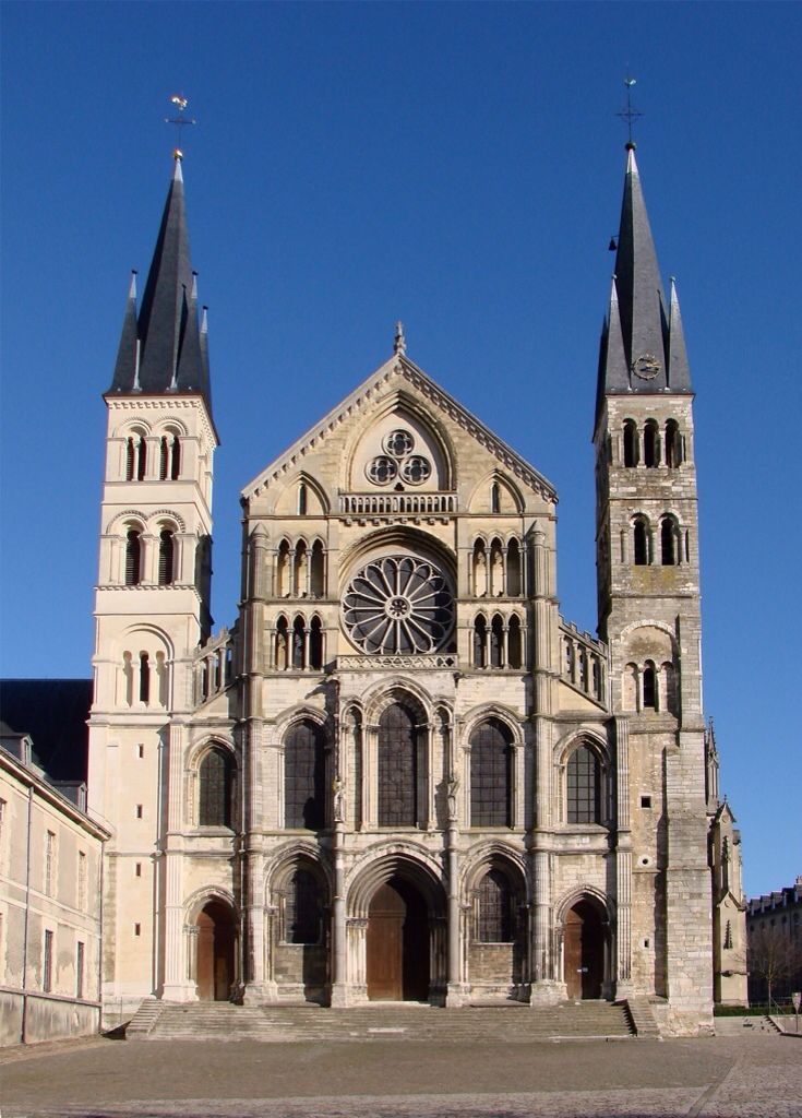 https://mdw-travel-data-us-east-1.s3.amazonaws.com/img/country/France/Saint-Remi-Basilica/img_02.jpg