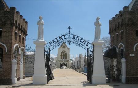 https://mdw-travel-data-us-east-1.s3.amazonaws.com/img/country/France/Saint-Roch-Cemetery/img_02.jpg