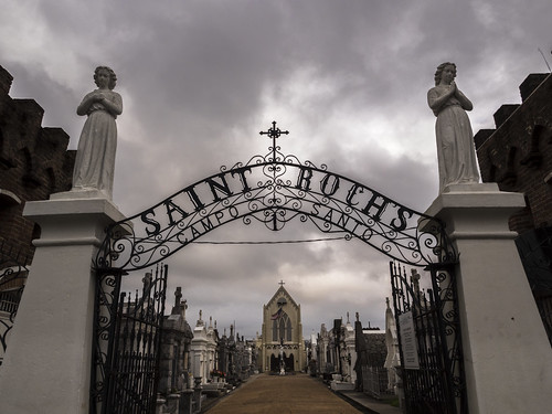 https://mdw-travel-data-us-east-1.s3.amazonaws.com/img/country/France/Saint-Roch-Cemetery/img_05.jpg