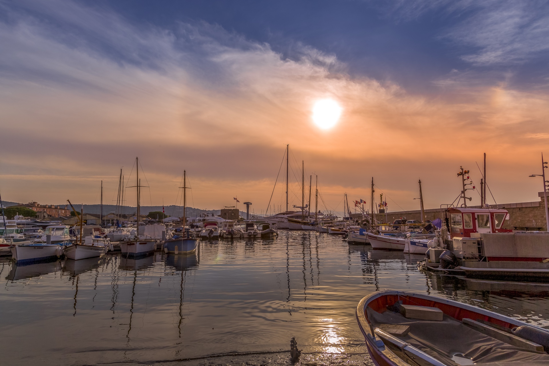 https://mdw-travel-data-us-east-1.s3.amazonaws.com/img/country/France/Saint-Tropez-Harbor/img_02.jpg