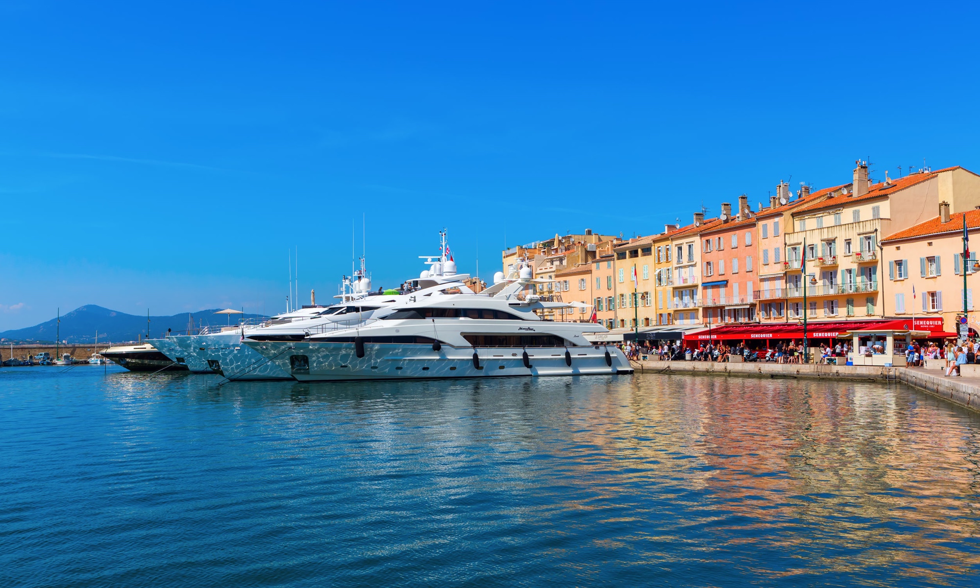 https://mdw-travel-data-us-east-1.s3.amazonaws.com/img/country/France/Saint-Tropez-Port/img_02.jpg