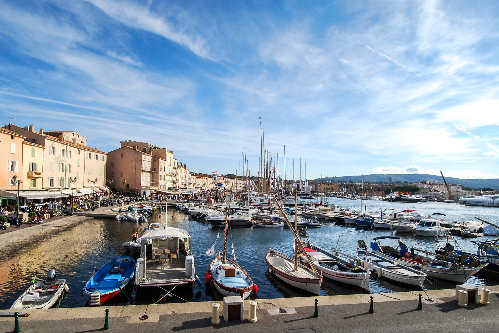 https://mdw-travel-data-us-east-1.s3.amazonaws.com/img/country/France/Saint-Tropez-Port/img_04.jpg