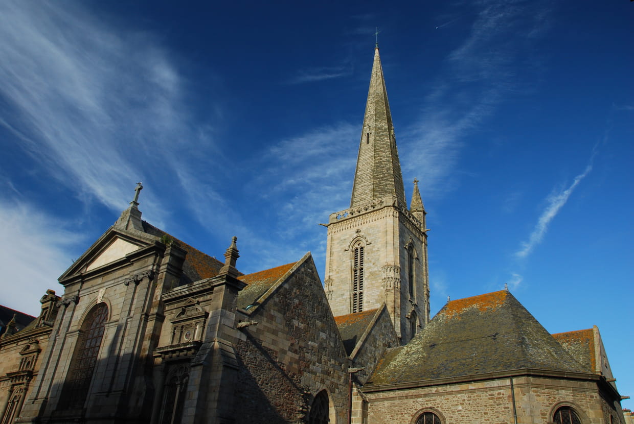 https://mdw-travel-data-us-east-1.s3.amazonaws.com/img/country/France/Saint-Vincent-Church/img_03.jpg