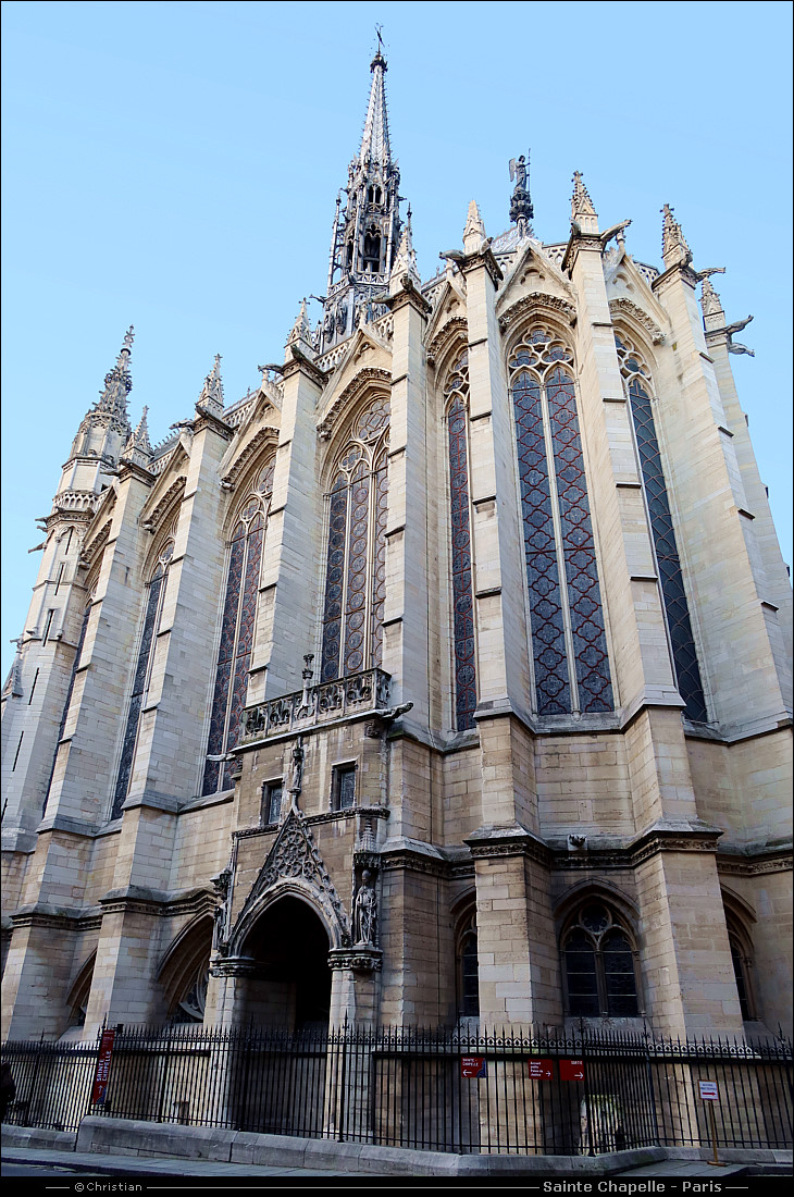 https://mdw-travel-data-us-east-1.s3.amazonaws.com/img/country/France/Sainte-Chapelle/img_01.jpg