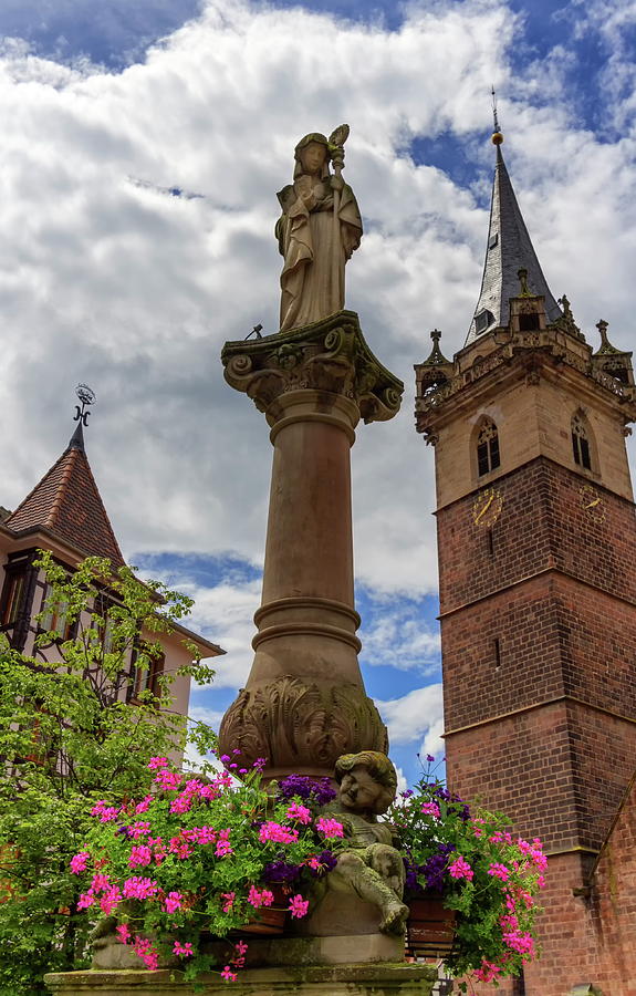 https://mdw-travel-data-us-east-1.s3.amazonaws.com/img/country/France/Sainte-Odile-Fountain/img_00.jpg