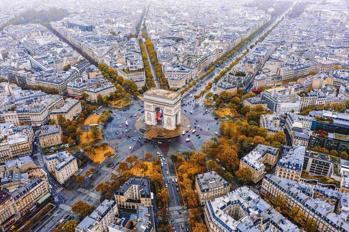 https://mdw-travel-data-us-east-1.s3.amazonaws.com/img/country/France/Simonovska-Tower/img_02.jpg