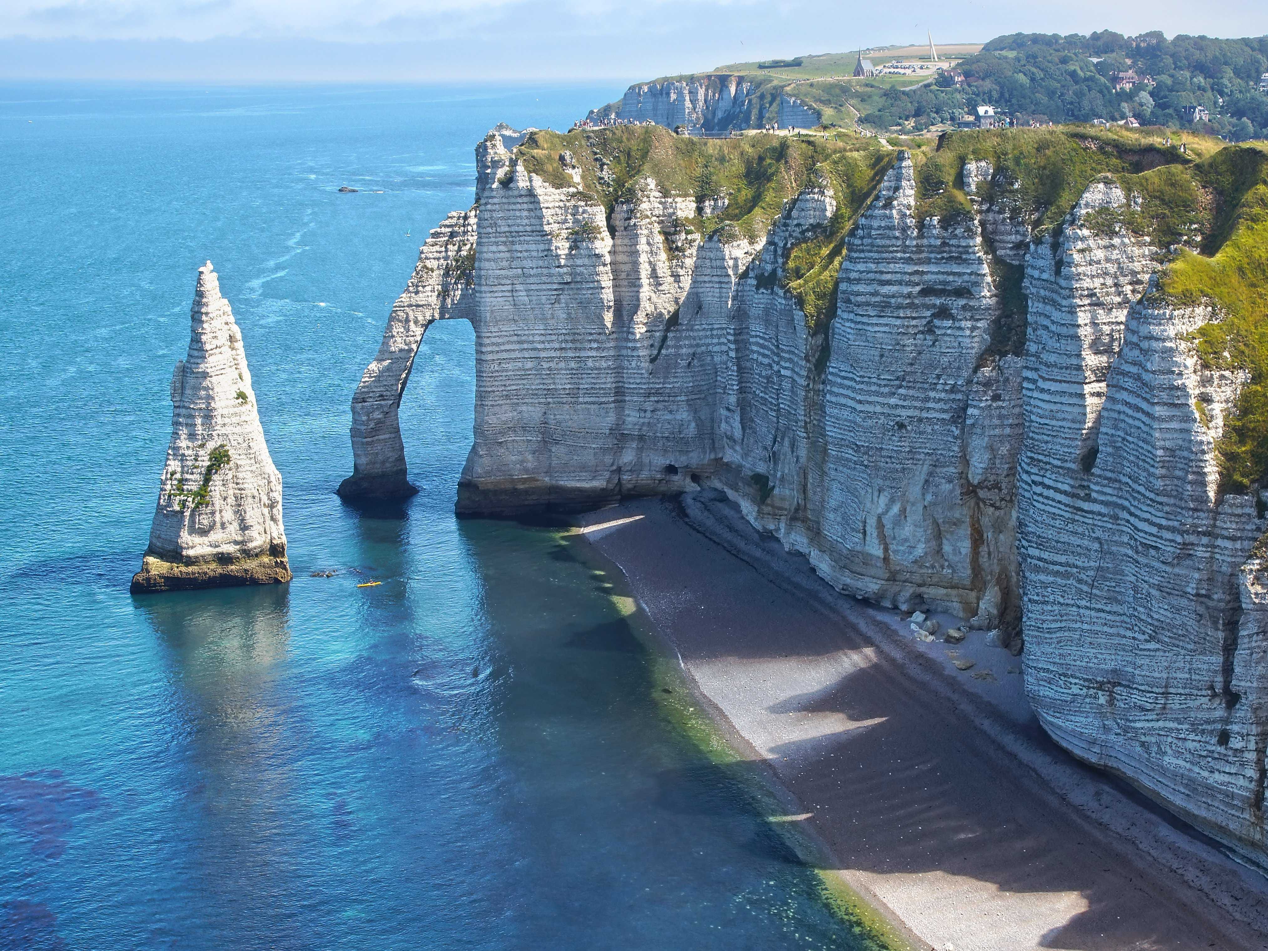 https://mdw-travel-data-us-east-1.s3.amazonaws.com/img/country/France/Simonovska-Tower/img_03.jpg