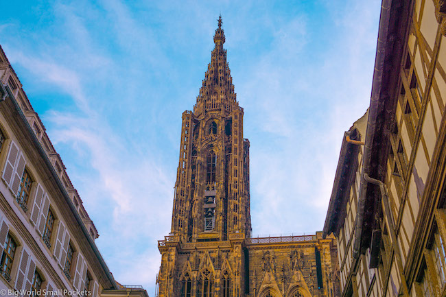 https://mdw-travel-data-us-east-1.s3.amazonaws.com/img/country/France/Strasbourg-Cathedral/img_00.jpg