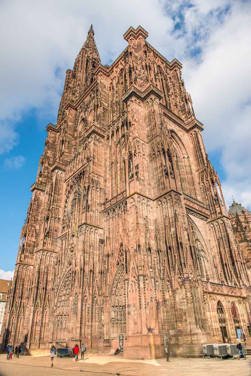 https://mdw-travel-data-us-east-1.s3.amazonaws.com/img/country/France/Strasbourg-Cathedral/img_01.jpg