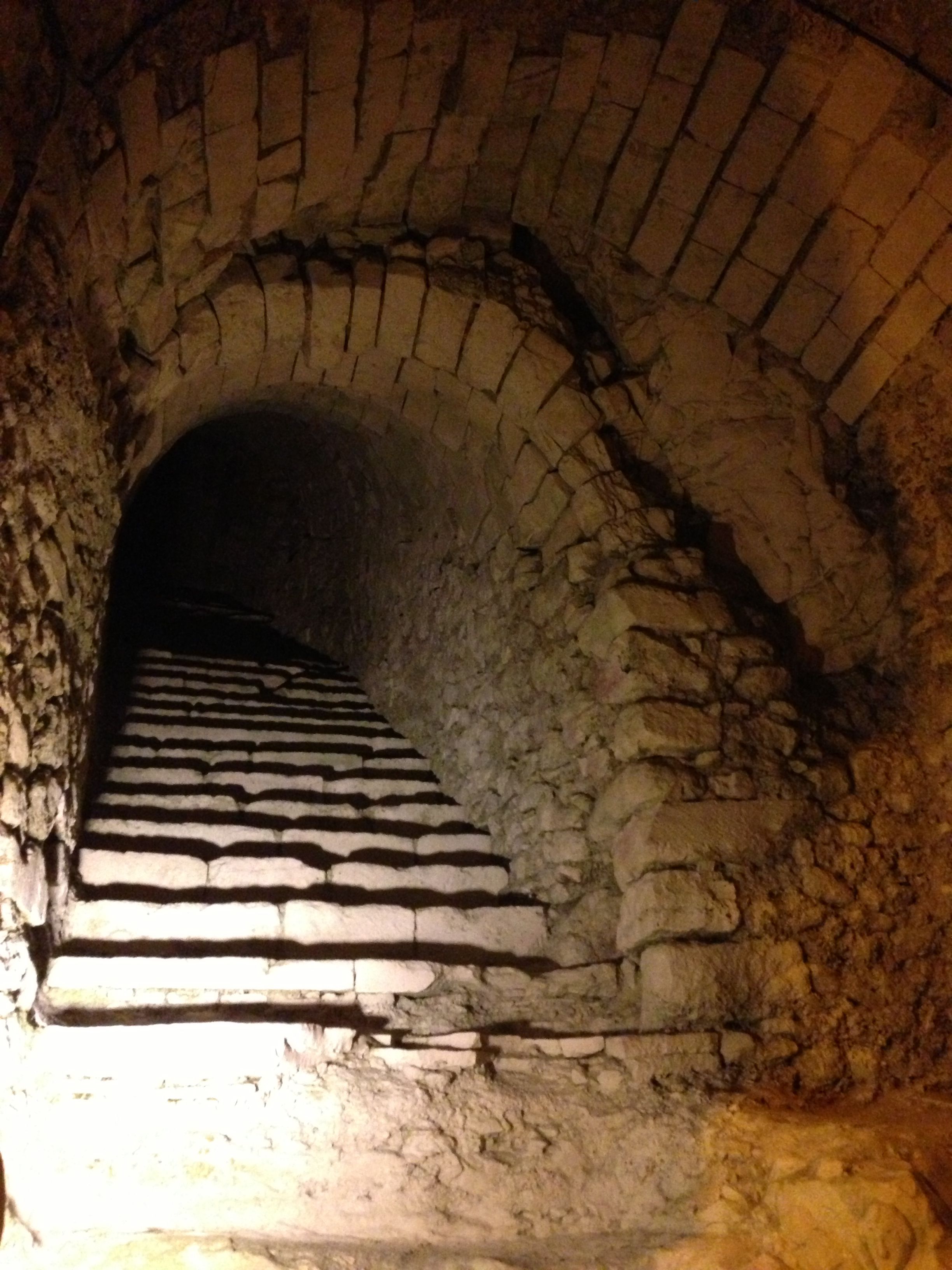 https://mdw-travel-data-us-east-1.s3.amazonaws.com/img/country/France/Taittinger-Cellars/img_00.jpg