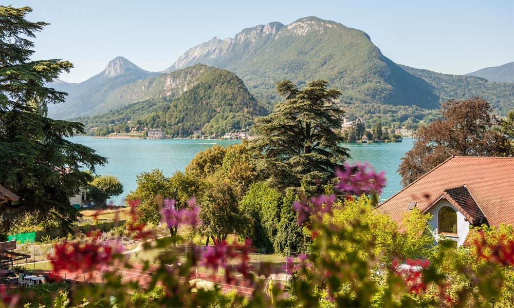 https://mdw-travel-data-us-east-1.s3.amazonaws.com/img/country/France/Talloires-Beach/img_01.jpg