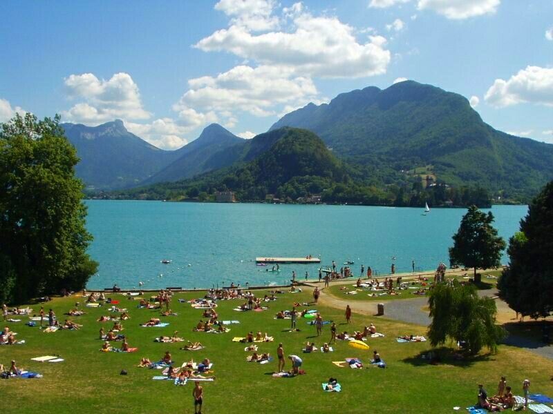 https://mdw-travel-data-us-east-1.s3.amazonaws.com/img/country/France/Talloires-Beach/img_02.jpg