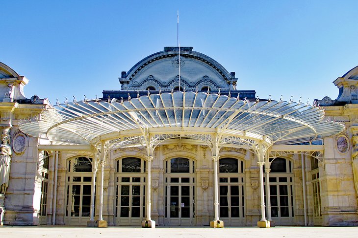 https://mdw-travel-data-us-east-1.s3.amazonaws.com/img/country/France/Thermal-Baths-of-Allevard/img_05.jpg