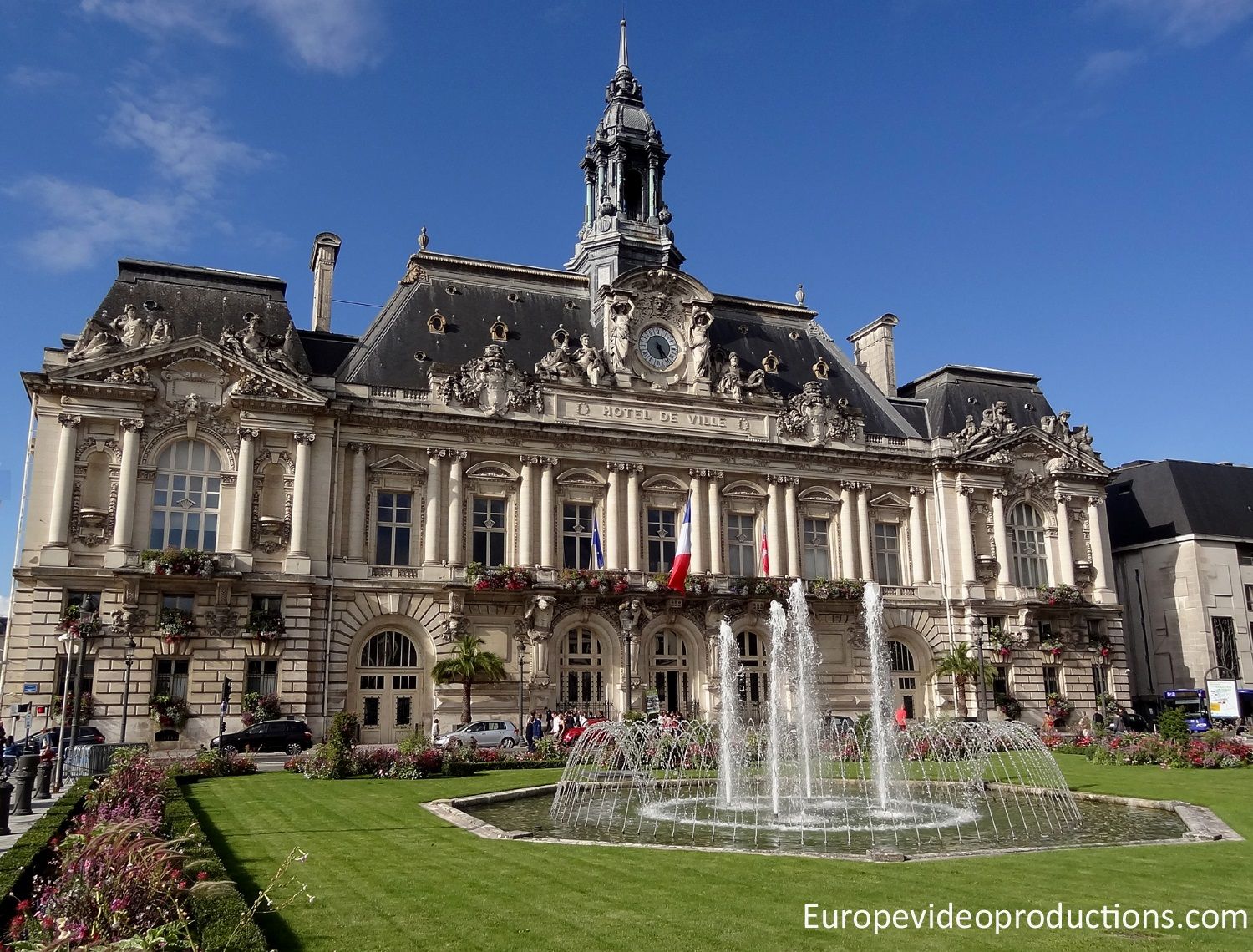 https://mdw-travel-data-us-east-1.s3.amazonaws.com/img/country/France/Town-Hall/img_00.jpg