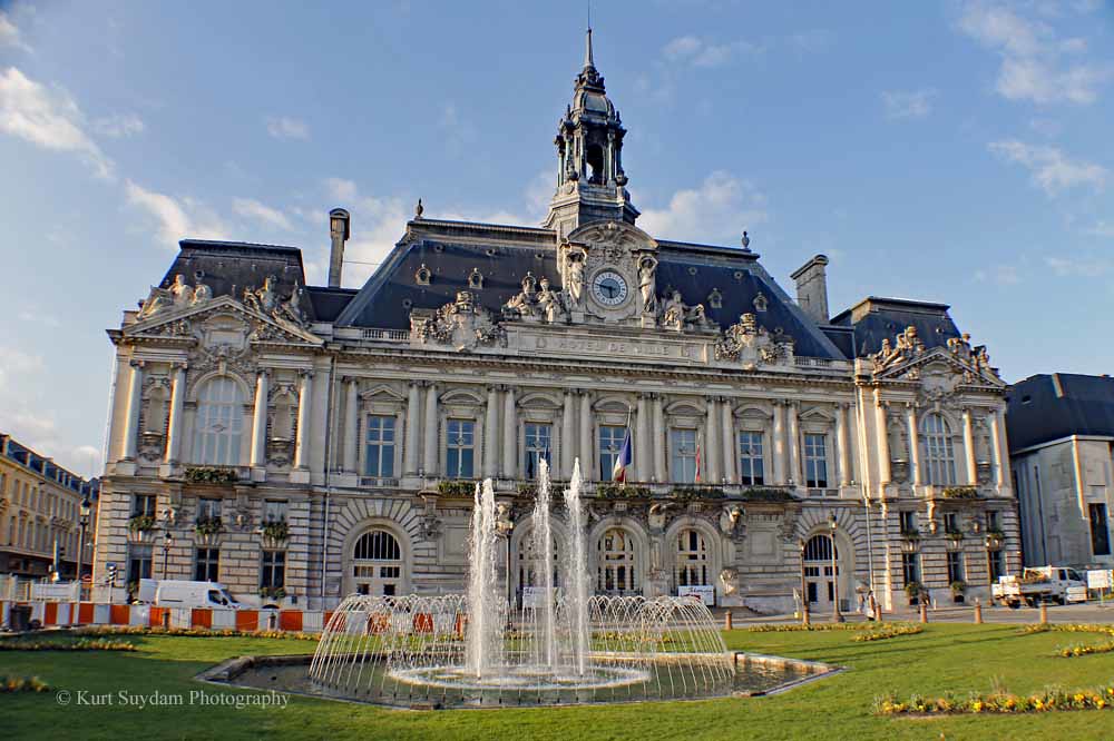 https://mdw-travel-data-us-east-1.s3.amazonaws.com/img/country/France/Town-Hall/img_01.jpg