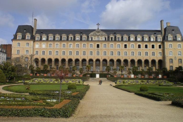 https://mdw-travel-data-us-east-1.s3.amazonaws.com/img/country/France/University-of-Rennes-2/img_01.jpg