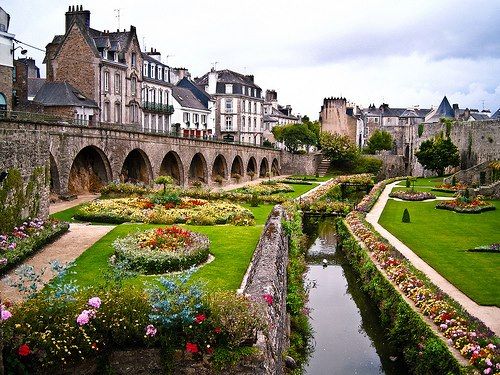 https://mdw-travel-data-us-east-1.s3.amazonaws.com/img/country/France/Vannes/img_03.jpg