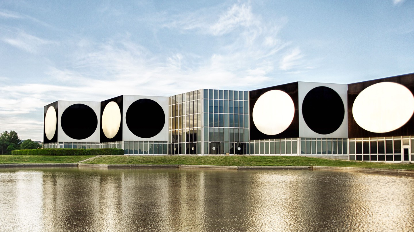 https://mdw-travel-data-us-east-1.s3.amazonaws.com/img/country/France/Vasarely-Foundation/img_00.jpg