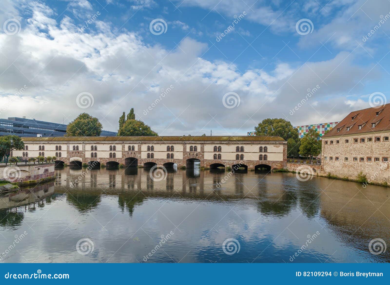 https://mdw-travel-data-us-east-1.s3.amazonaws.com/img/country/France/Vauban-Dam/img_03.jpg