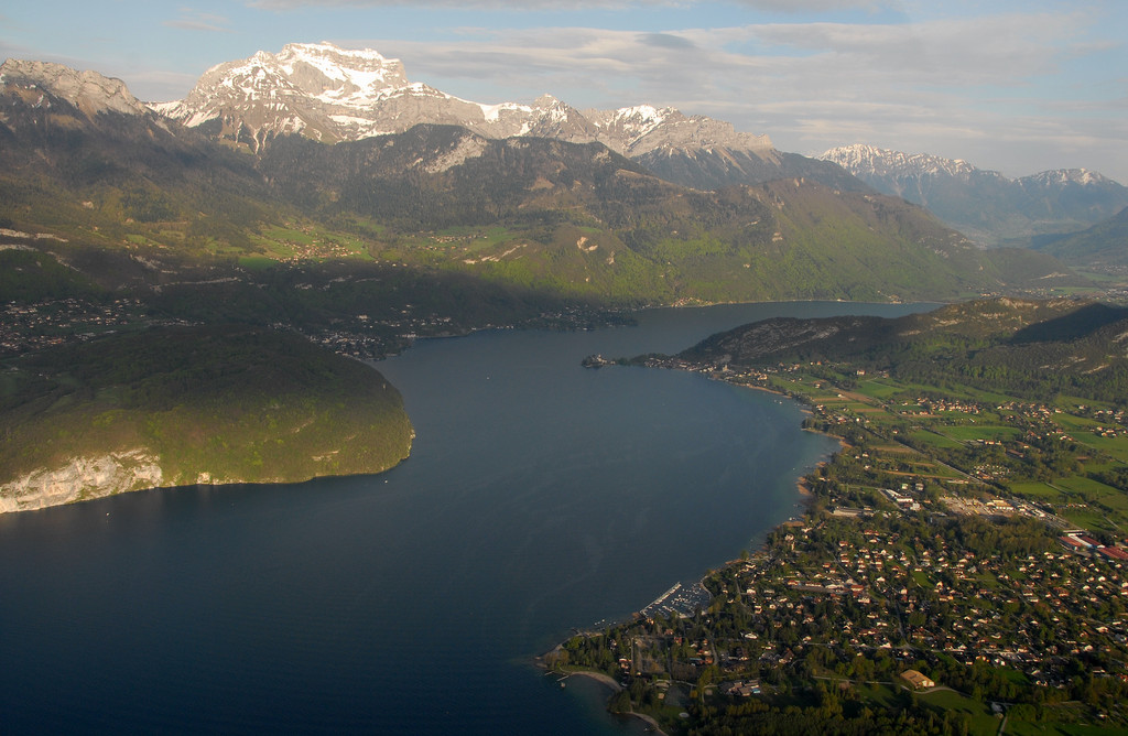 https://mdw-travel-data-us-east-1.s3.amazonaws.com/img/country/France/Veyrier-du-Lac-Beach/img_02.jpg