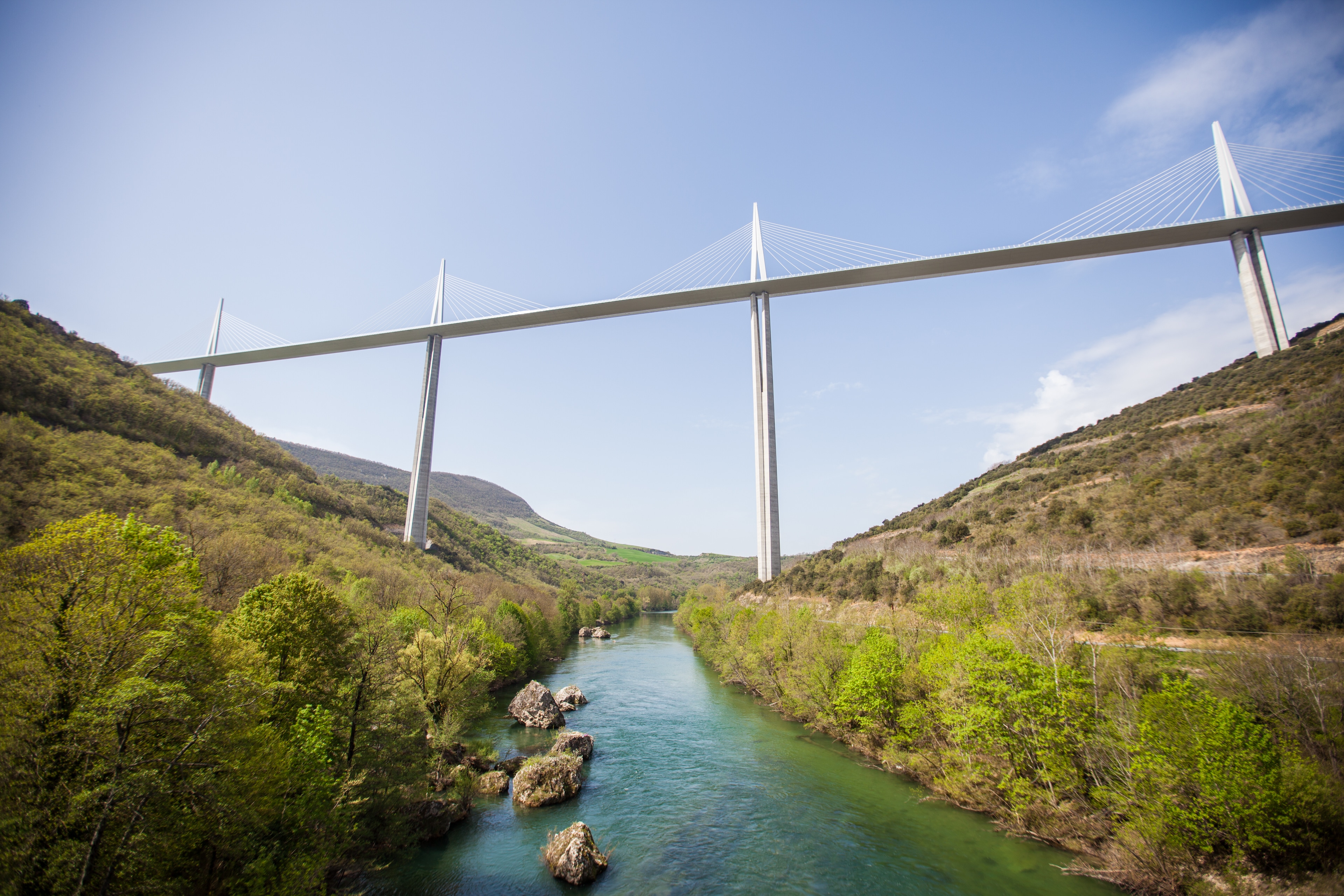 https://mdw-travel-data-us-east-1.s3.amazonaws.com/img/country/France/Viaduc-de-Millau/img_03.jpg