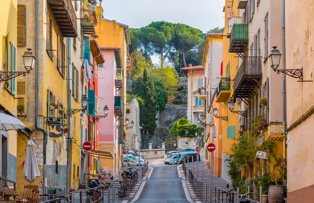 https://mdw-travel-data-us-east-1.s3.amazonaws.com/img/country/France/Vieille-Ville/img_02.jpg