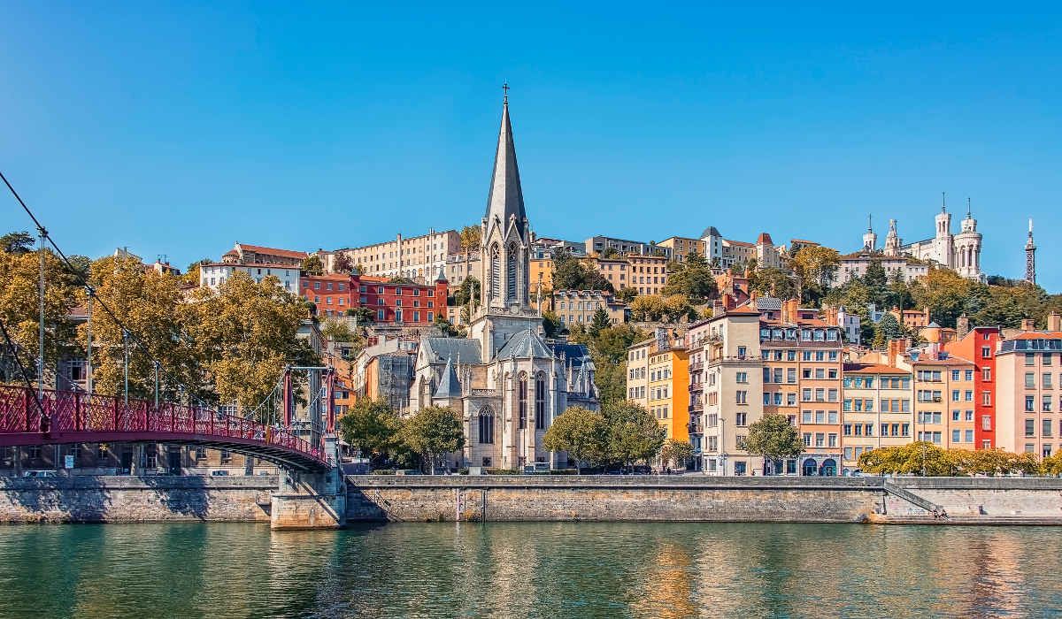 https://mdw-travel-data-us-east-1.s3.amazonaws.com/img/country/France/Vieux-Lyon/img_03.jpg