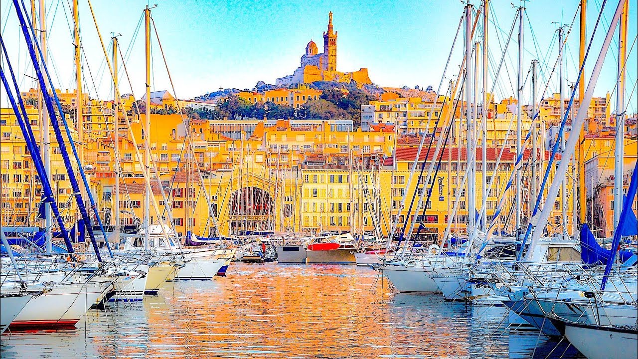 https://mdw-travel-data-us-east-1.s3.amazonaws.com/img/country/France/Vieux-Port--Old-Port-/img_03.jpg