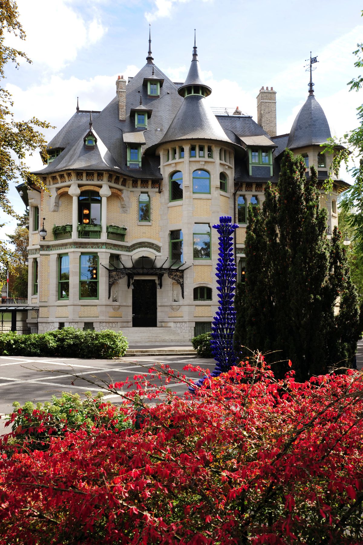 https://mdw-travel-data-us-east-1.s3.amazonaws.com/img/country/France/Villa-Demoiselle/img_01.jpg