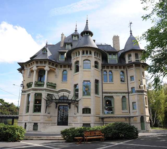 https://mdw-travel-data-us-east-1.s3.amazonaws.com/img/country/France/Villa-Demoiselle/img_04.jpg