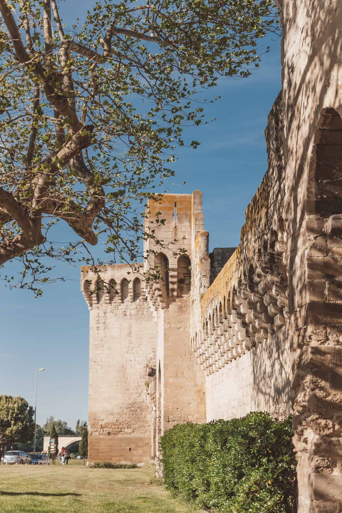 https://mdw-travel-data-us-east-1.s3.amazonaws.com/img/country/France/Villeneuve-les-Avignon/img_03.jpg