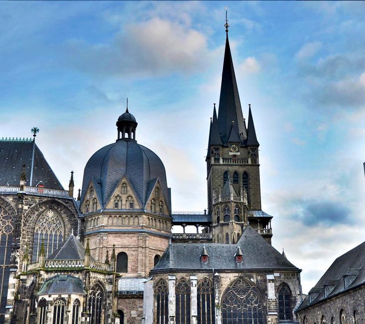 https://mdw-travel-data-us-east-1.s3.amazonaws.com/img/country/Germany/Aachen-Cathedral/img_03.jpg