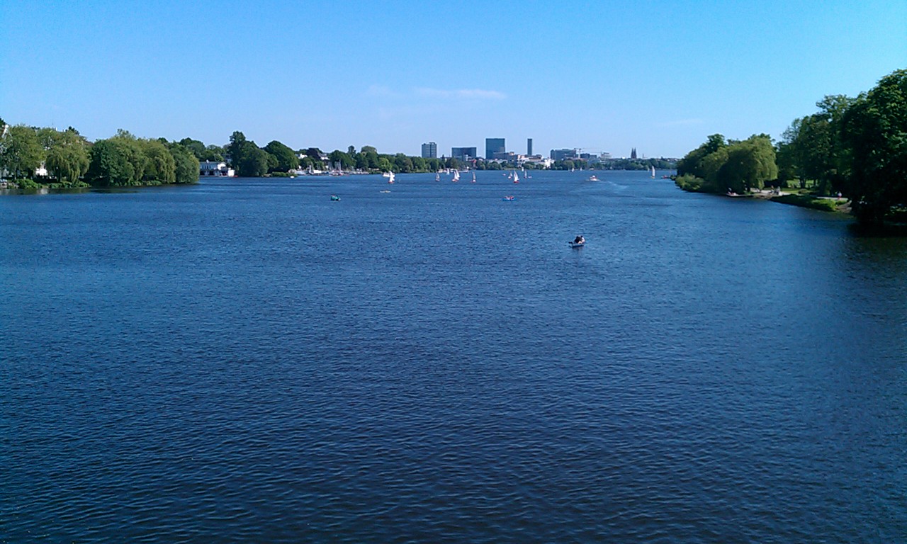 https://mdw-travel-data-us-east-1.s3.amazonaws.com/img/country/Germany/Alster-Lakes/img_01.jpg