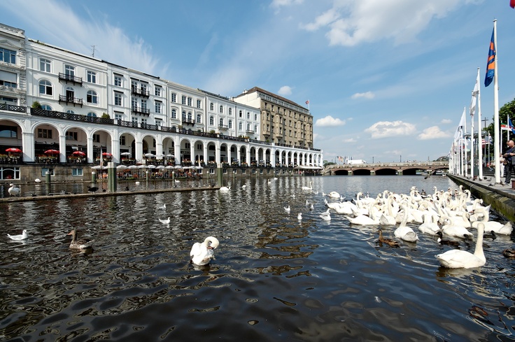 https://mdw-travel-data-us-east-1.s3.amazonaws.com/img/country/Germany/Alster-Lakes/img_03.jpg
