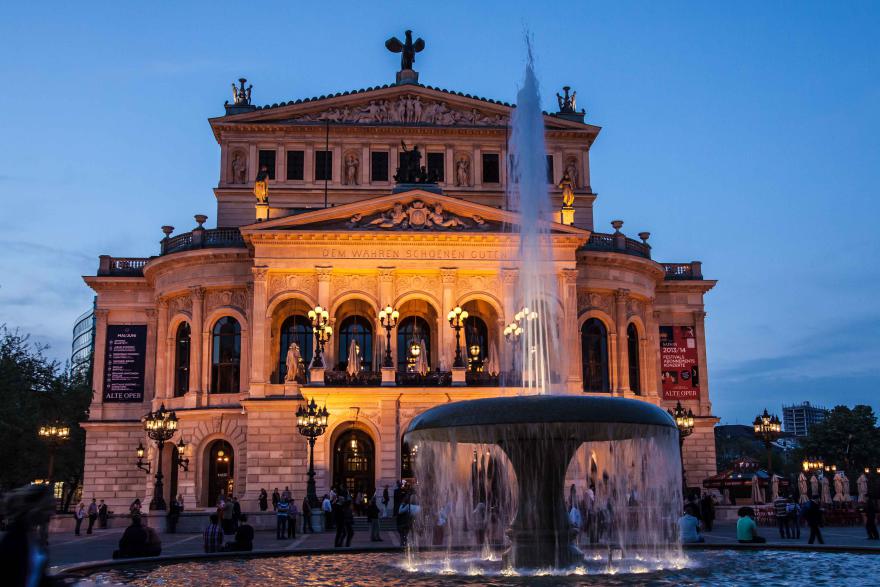 https://mdw-travel-data-us-east-1.s3.amazonaws.com/img/country/Germany/Alte-Oper/img_00.jpg