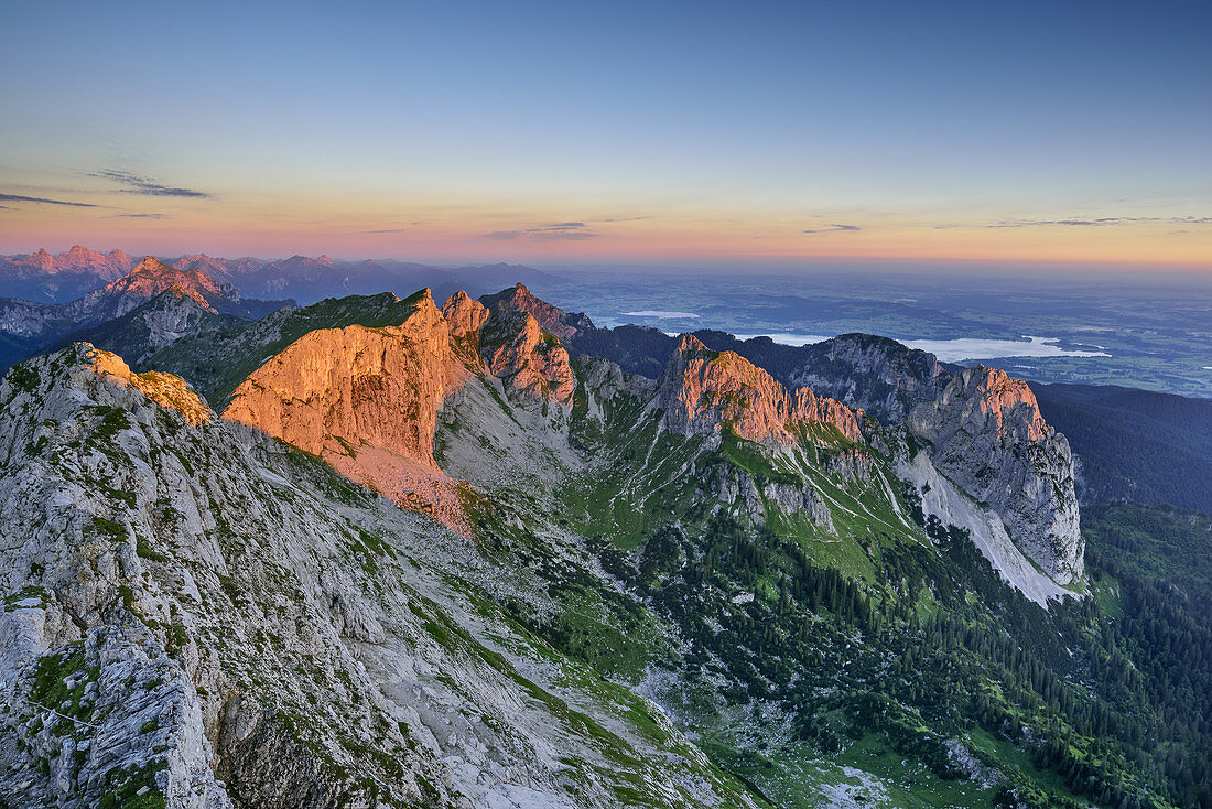 https://mdw-travel-data-us-east-1.s3.amazonaws.com/img/country/Germany/Ammergau-Alps/img_02.jpg