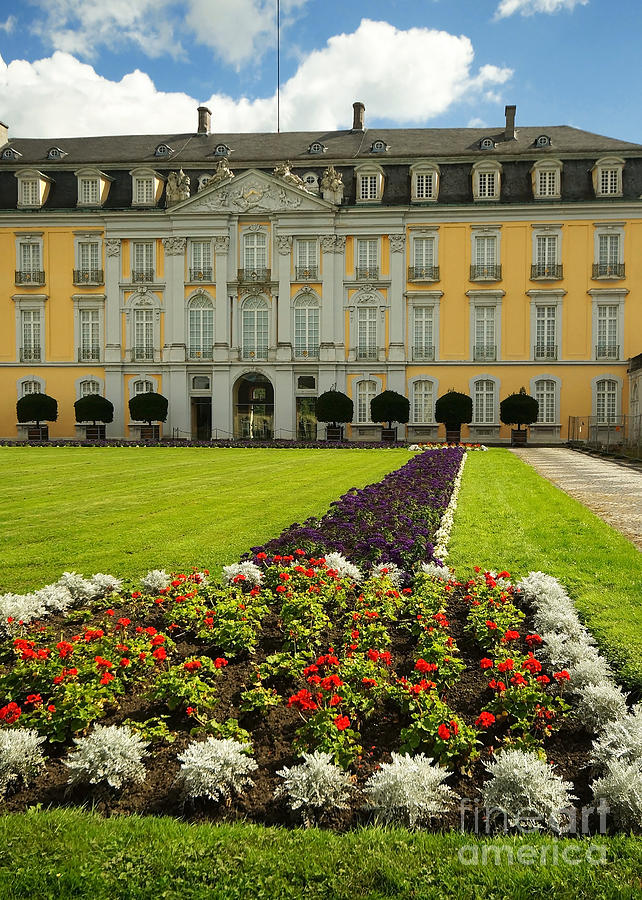 https://mdw-travel-data-us-east-1.s3.amazonaws.com/img/country/Germany/Augustusburg-Castle/img_01.jpg