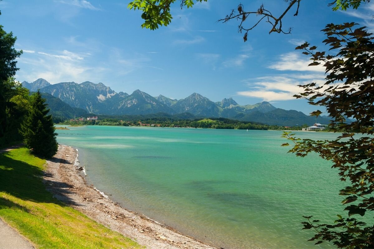 https://mdw-travel-data-us-east-1.s3.amazonaws.com/img/country/Germany/Bavarian-Lakes/img_01.jpg