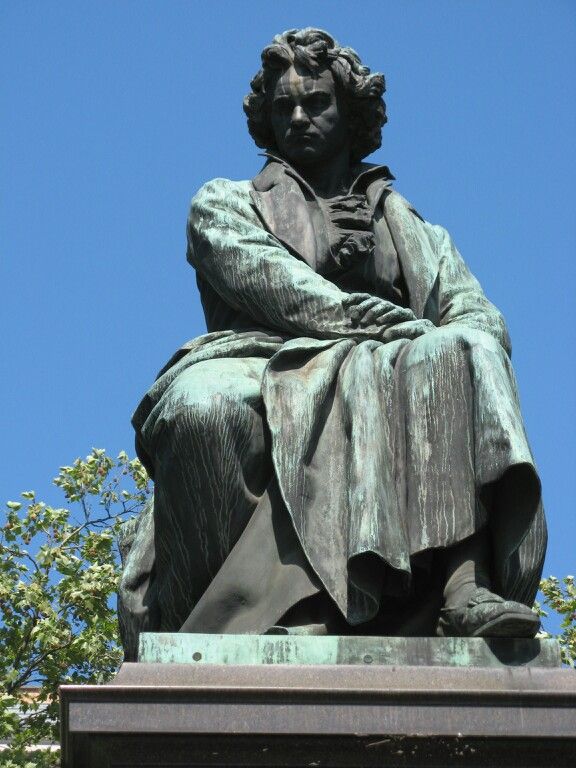 https://mdw-travel-data-us-east-1.s3.amazonaws.com/img/country/Germany/Beethoven-Monument/img_01.jpg