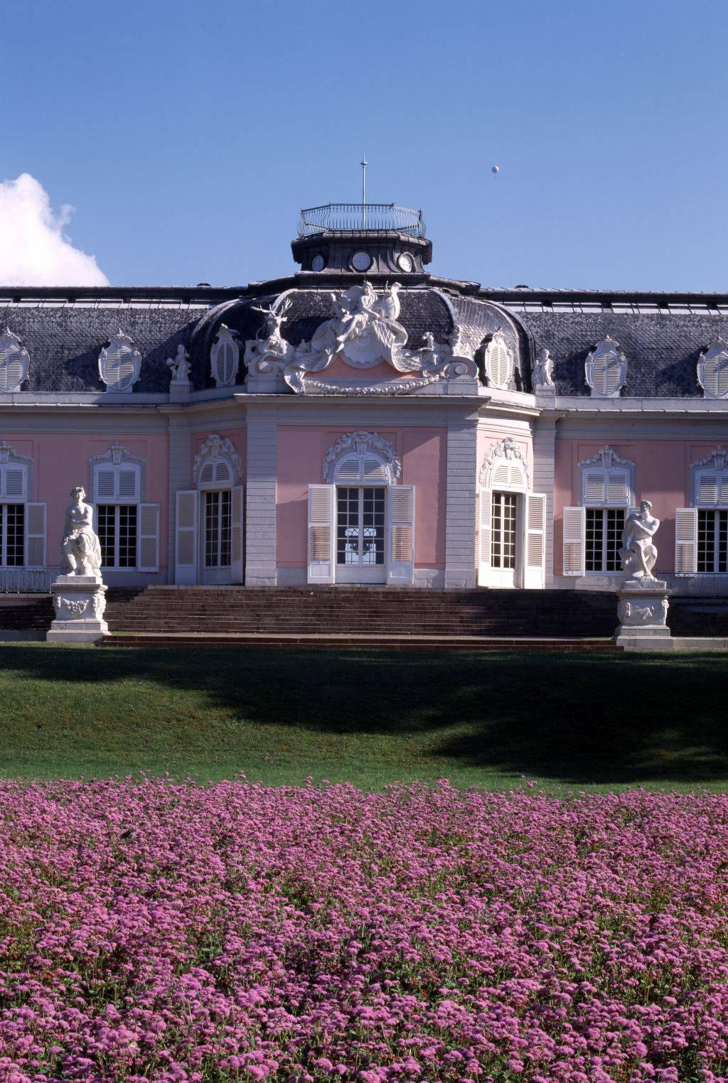https://mdw-travel-data-us-east-1.s3.amazonaws.com/img/country/Germany/Benrather-Schlosspark/img_02.jpg