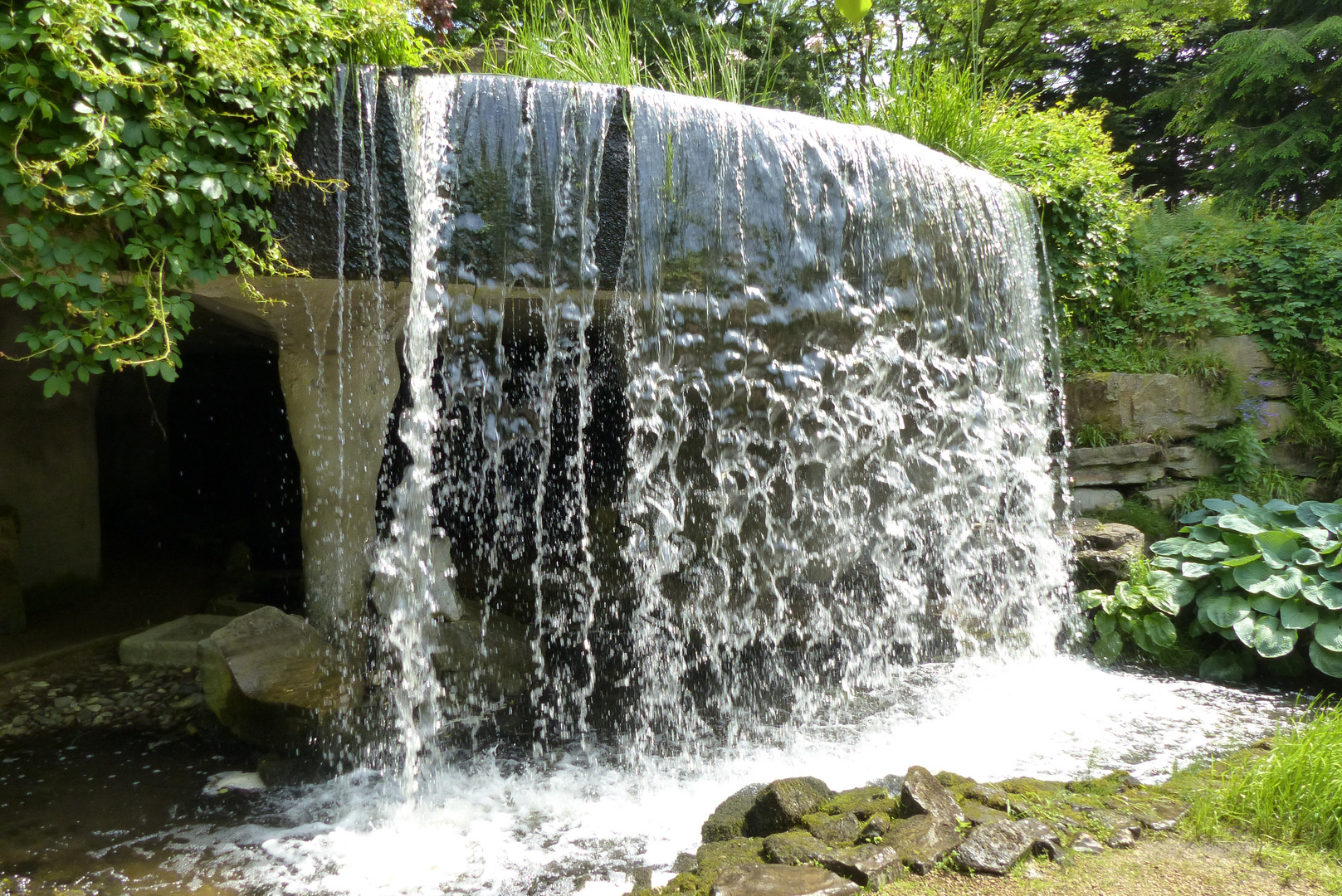 https://mdw-travel-data-us-east-1.s3.amazonaws.com/img/country/Germany/Berggarten/img_01.jpg
