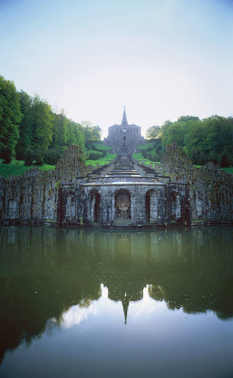 https://mdw-travel-data-us-east-1.s3.amazonaws.com/img/country/Germany/Bergpark-Wilhelmshohe/img_01.jpg