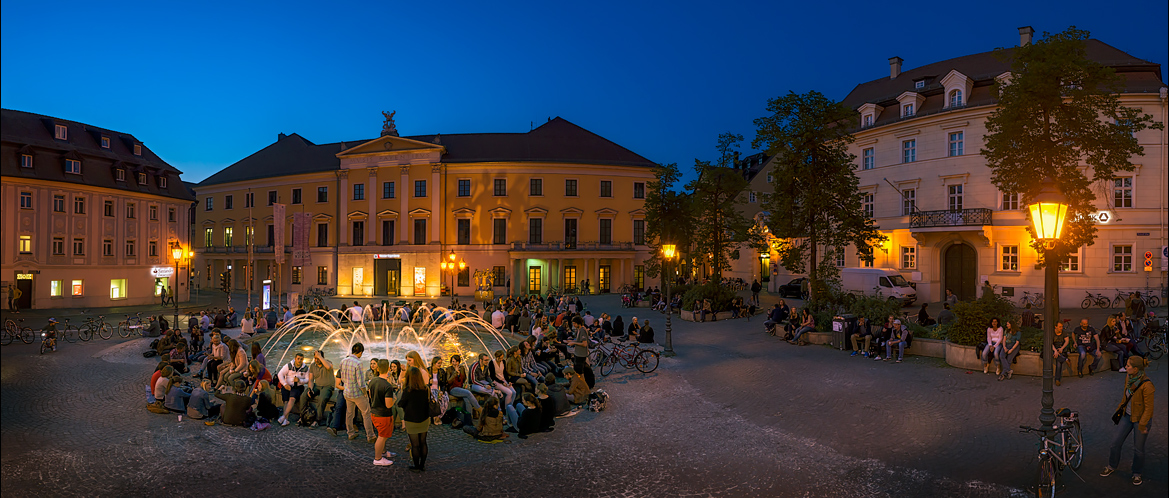 https://mdw-travel-data-us-east-1.s3.amazonaws.com/img/country/Germany/Bismarckplatz-Regensburg/img_01.jpg