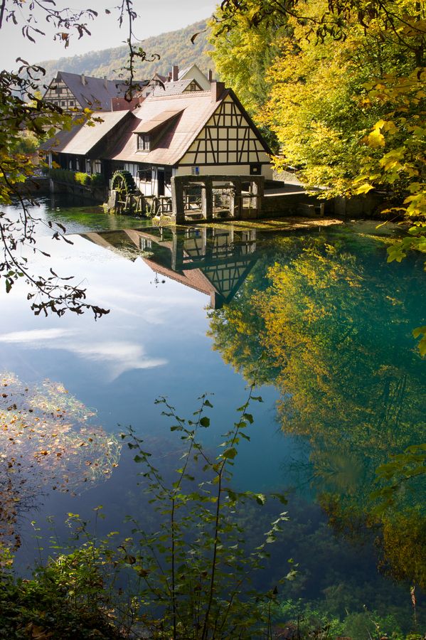 https://mdw-travel-data-us-east-1.s3.amazonaws.com/img/country/Germany/Blautopf/img_02.jpg