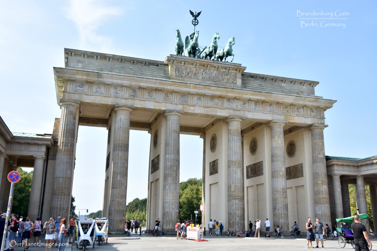 https://mdw-travel-data-us-east-1.s3.amazonaws.com/img/country/Germany/Brandenburg-Gate/img_02.jpg
