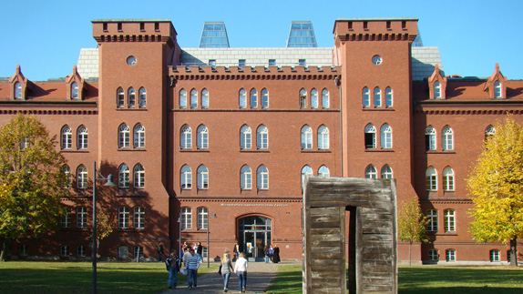 https://mdw-travel-data-us-east-1.s3.amazonaws.com/img/country/Germany/Brandenburg-Technical-University/img_03.jpg