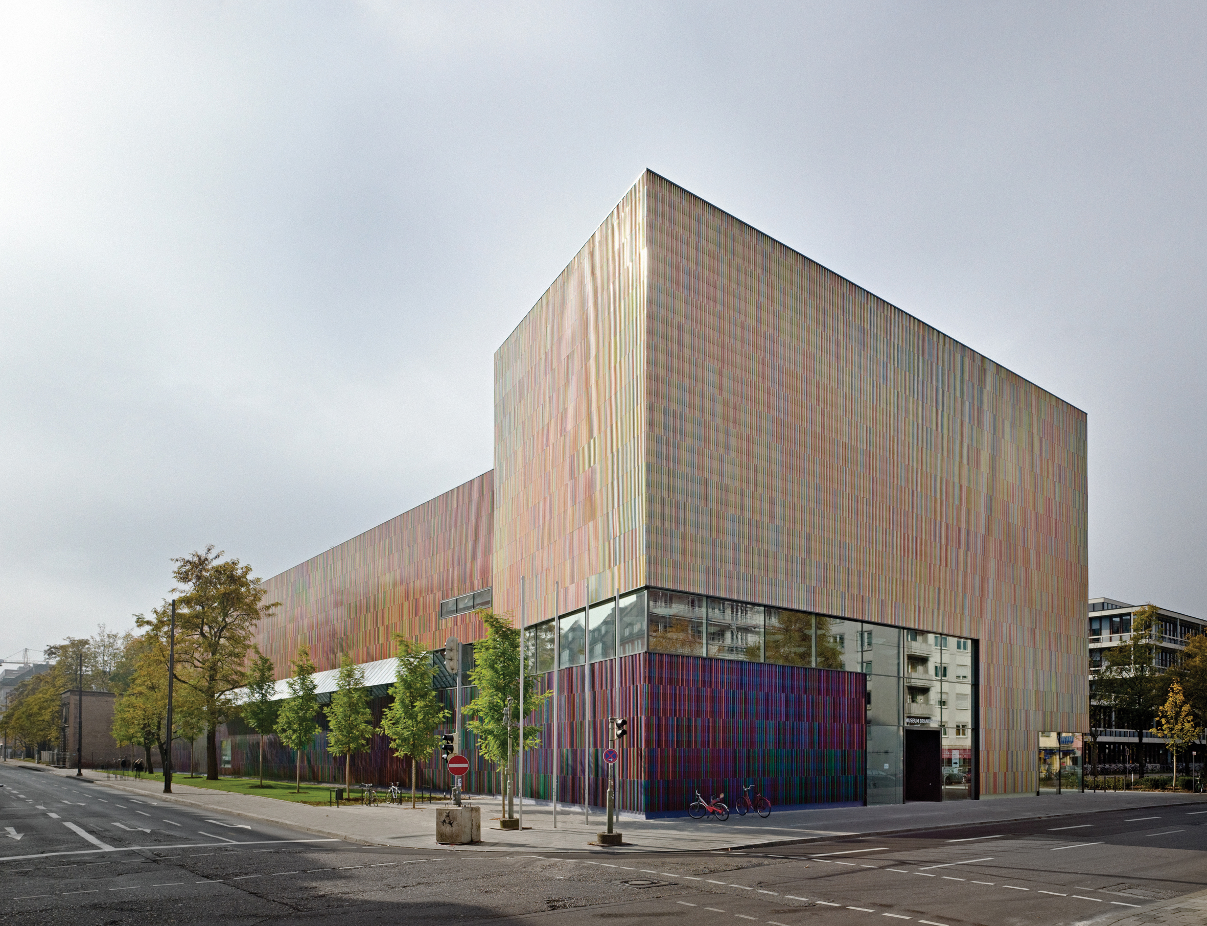 https://mdw-travel-data-us-east-1.s3.amazonaws.com/img/country/Germany/Brandhorst-Museum/img_03.jpg