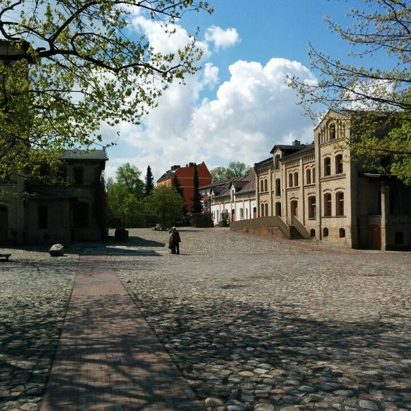 https://mdw-travel-data-us-east-1.s3.amazonaws.com/img/country/Germany/Britz-Manor/img_02.jpg