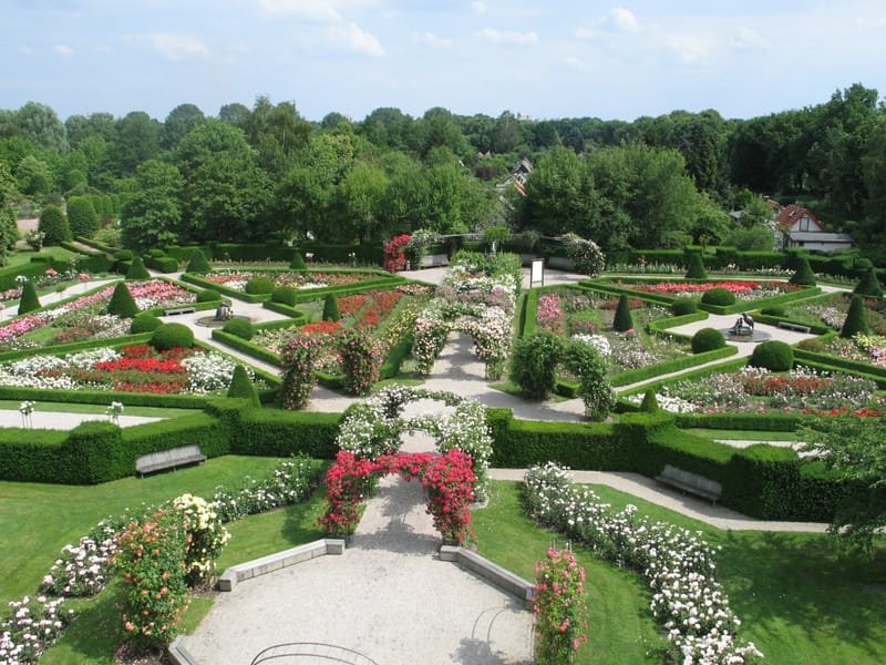 https://mdw-travel-data-us-east-1.s3.amazonaws.com/img/country/Germany/Britzer-Garten/img_01.jpg
