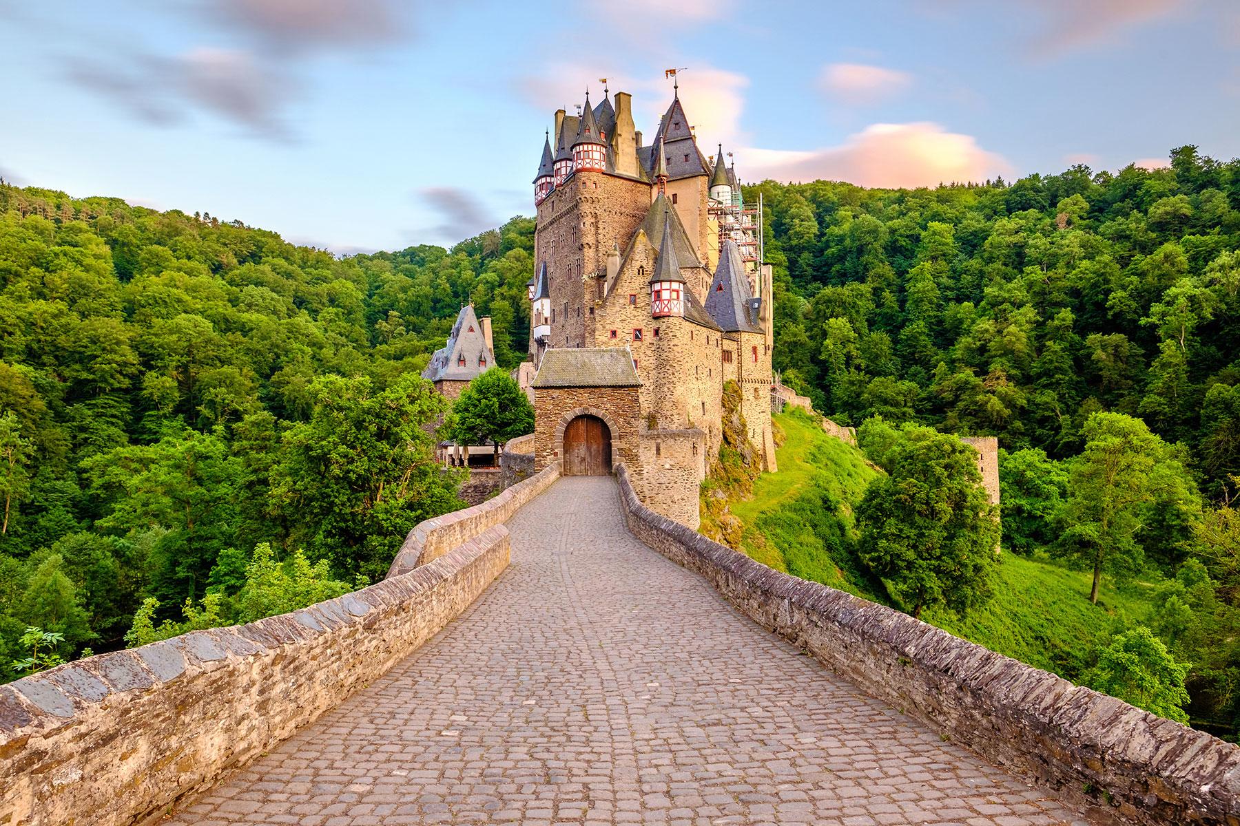 https://mdw-travel-data-us-east-1.s3.amazonaws.com/img/country/Germany/Castle-Munster/img_02.jpg